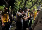 Kapolres Bima Pimpin Langsung Bantu Evakuasi Pohon Tumbang