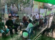 Kapolsek Madapangga dan Personelnya Melayat dan Bantu Prosesi Pemakaman Warga Yang Meninggal Dunia