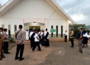 Hadir Mengayomi Polsek Donggo Laksanakan Pengamanan Ibadah Umat Kristiani