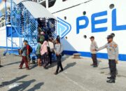 Polsek Kawasan Pelabuhan Laut Bima Laksanakan Pengamanan Kedatangan dan Keberangkatan Kapal KM. Awu di Pelabuhan Bima