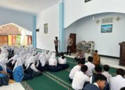 Sosialisasi Penerimaan Siswa Baru SMA Kemala Taruna Bhayangkara oleh Bag SDM Polres Bima Kota di SMPN 1 Kota Bima