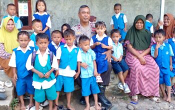 Bhabinkamtibmas Nungga Pantau Pendistribusian Makan Bergizi Gratis di Rasanae Timur